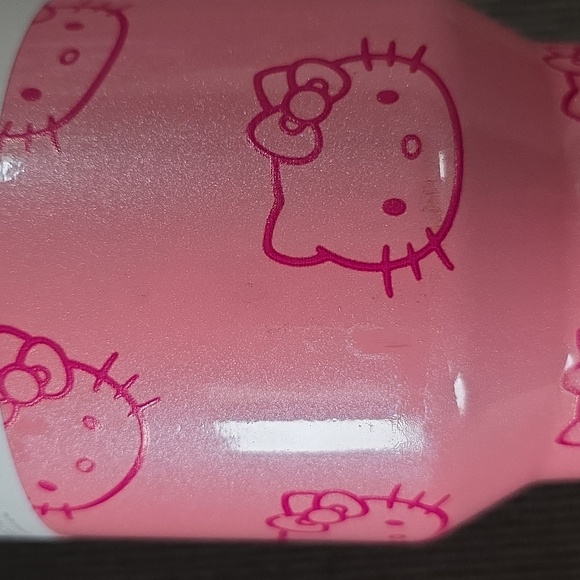 Stanley Pink Hello Kitty Quencher H2.0  Tumbler, 40oz. - Picture 10 of 11